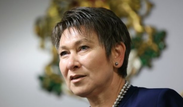 Станалата доктор с  в особено големи размери бивша министърка  да запази образователно научната