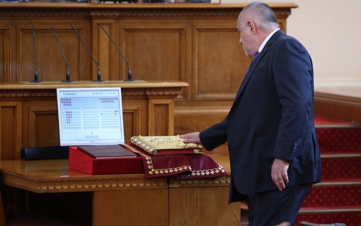 Любопитен момент уловиха фотообективите в пленарната зала на Народното събрание