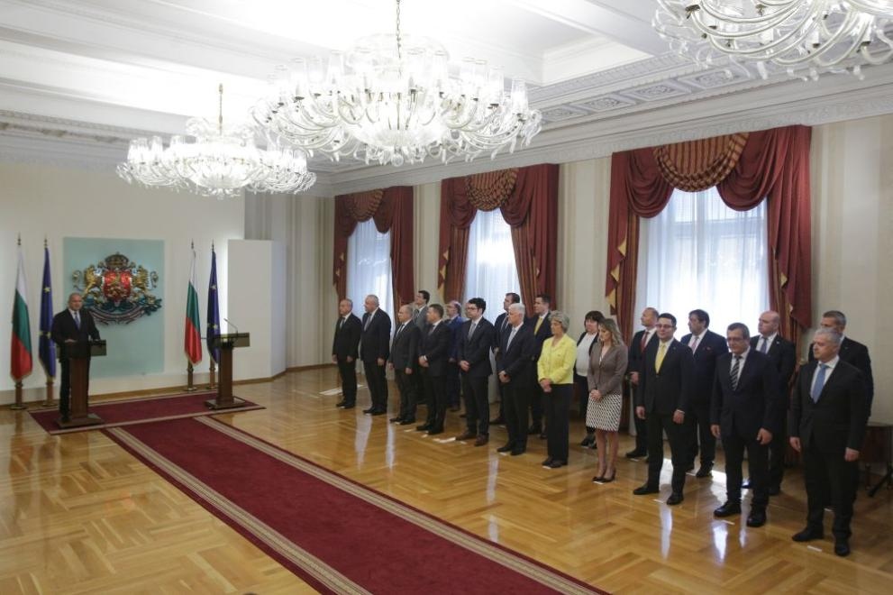 Само преди 10 месеца посрещнахте държавата във вихъра на един