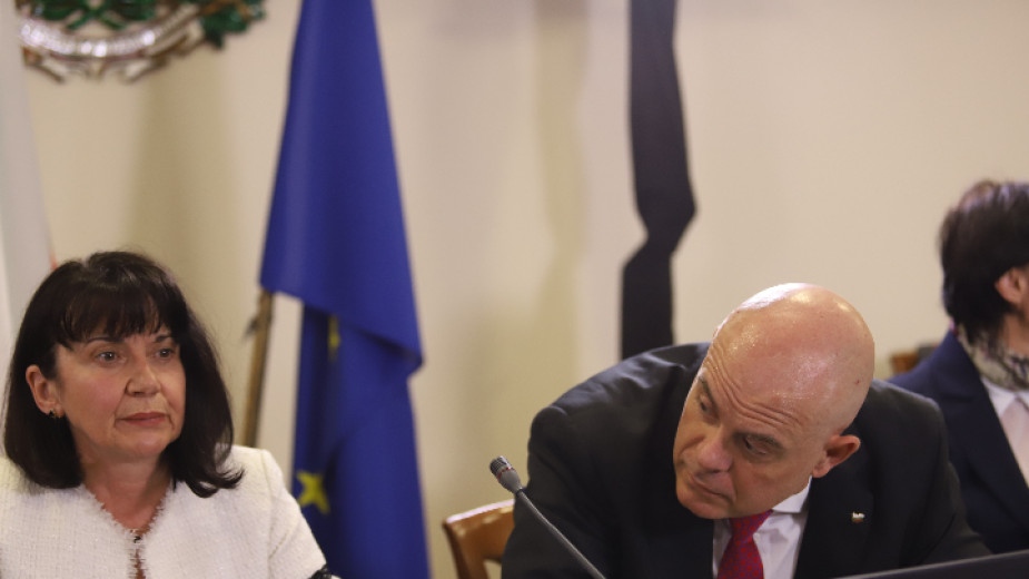 След близо 14 часа Пленумът на ВСС сложи пауза на