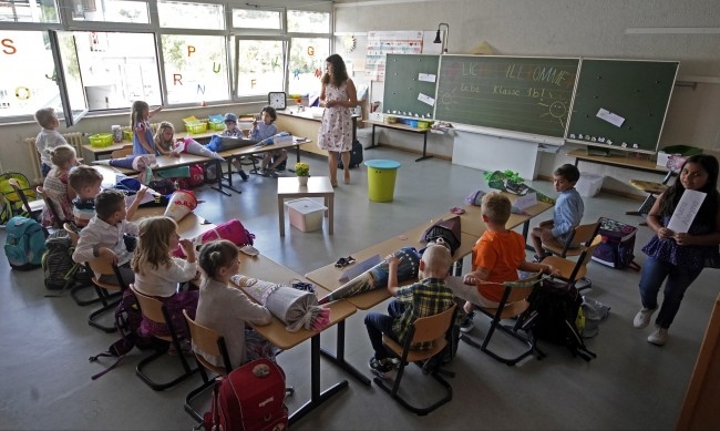 Председателят на Германския учителски синдикат Хайнц Петер Майдингер заяви че часовете