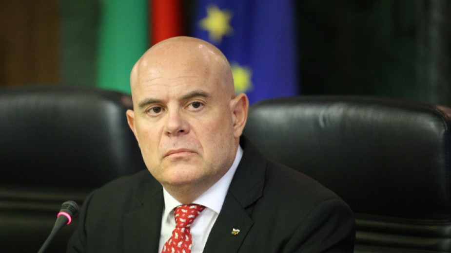 Пленумът на Висшият съдебен съвет освободи Иван Гешев заради действия