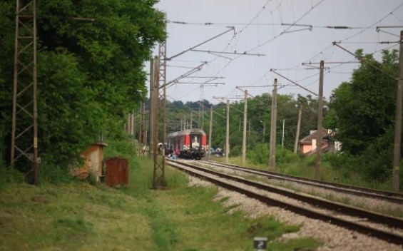 Гръмотевична буря спря движението на влаковете в участъка Ихтиман –