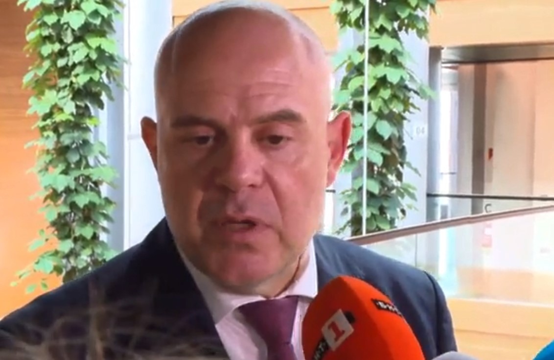 Ще изчакам решението на президента Румен Радев за указа за