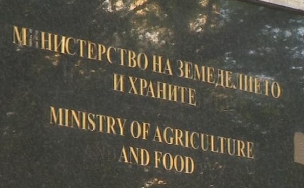 Трима заместник министри напускат постовете си съобщиха тази вечер от правителствената