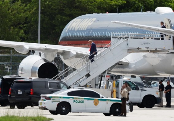 Федерални шерифи арестуваха Доналд Тръмп съобщава Си Ен Ен Това