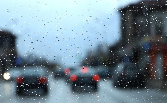 Проливни и доста интензивни дъждове през следващите три дни прогнозират