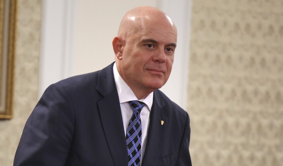 Иван Гешев днес следобед е подал молба да бъде възстановен