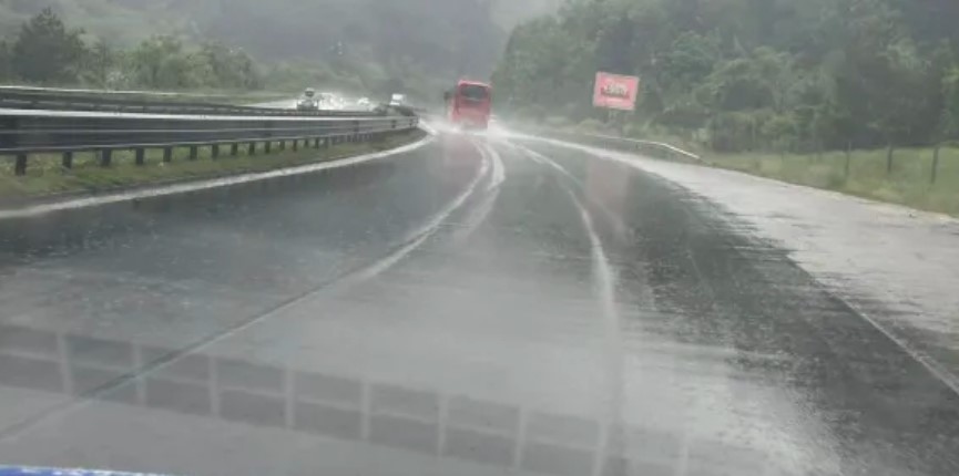 Временно се ограничава движението по активната лента в посока Варна