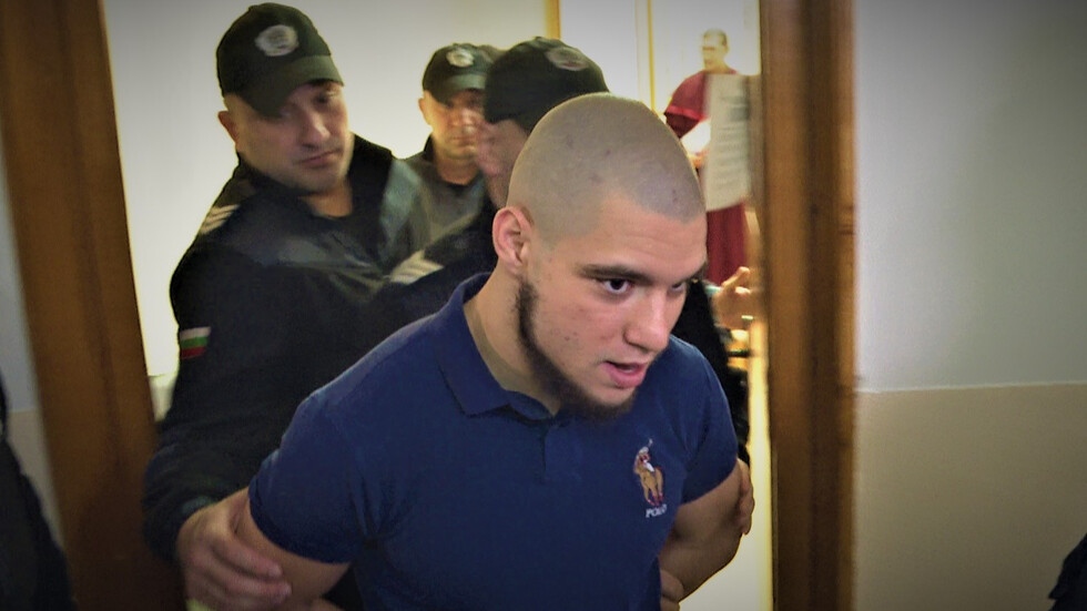 От Софийската районна прокуратура протестират пред Софийския градски съд мярката