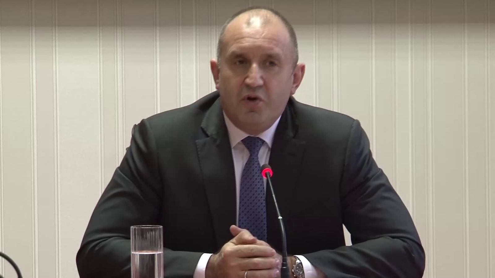 Кметовете на общини олицетворяваха държавата когато някои отговорни институции абдикираха