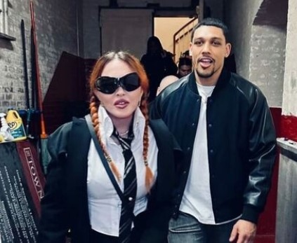 Мадона е принудила новото си 29 годишно гадже боксьорът Джош Попър