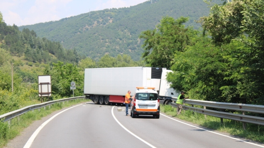 Учителка от Симитли загина при катастрофа на главен път Е 79