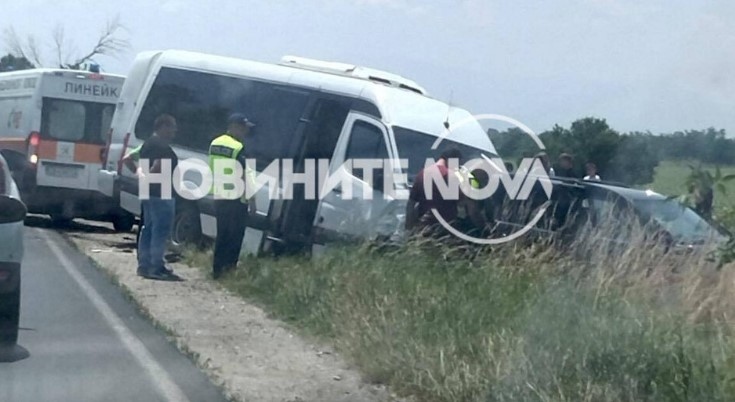 Катастрофа с микробус превозващ ученици е станала на пътя Пловдив Карлово