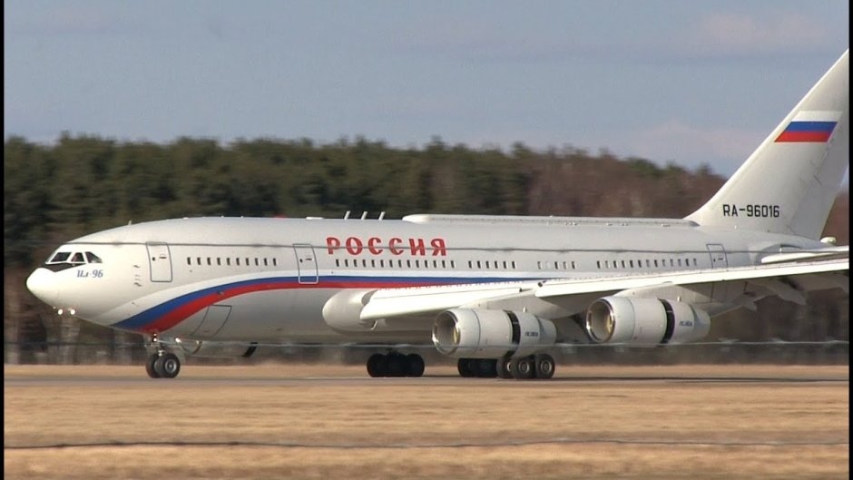 Самолетът на руския президент Ил 96 300ПУ излетя от летище Внуково около