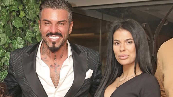 Победителят от Сървайвър и вече бившата му съпруга се явиха