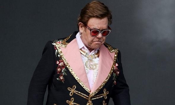 Британският музикант сър Елтън Джон направи последното си изпълнение в