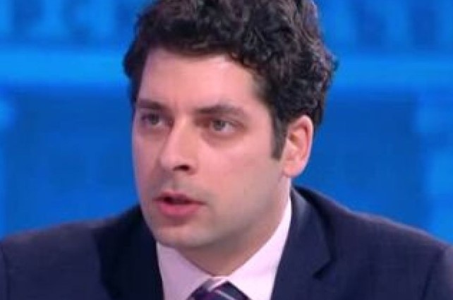 Политологът Калоян Методиев публикува на страницата си във Фейсбук коментар