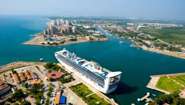 Приключи строителството на най големия круизен кораб в света Той бе