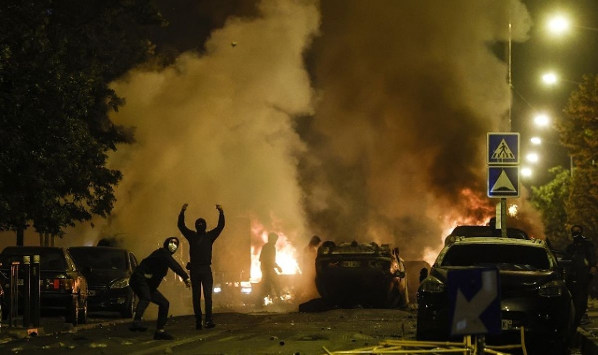 Тази нощ отново Франция бе белязана от насилие заради убийството