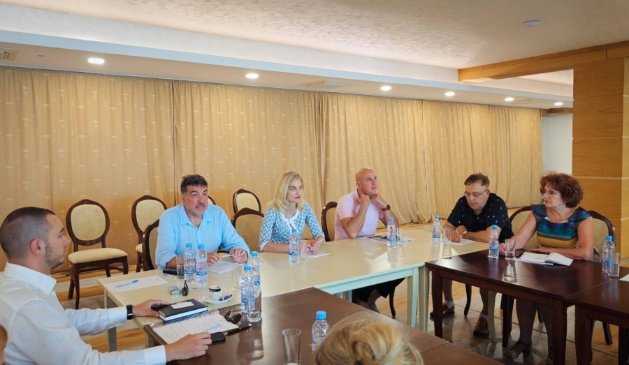 Министърът на туризма Зарица Динкова се срещна с хотелиерите в