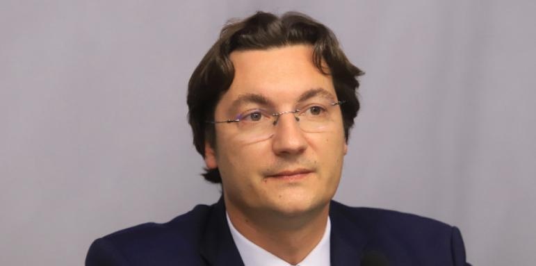 Формално Иван Гешев си отиде заради репликата политически боклук но