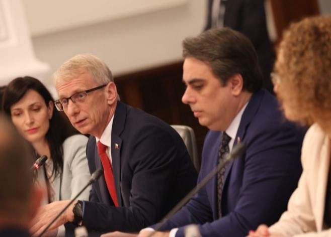 От догодина работодателите ще плащат само първите два дни от