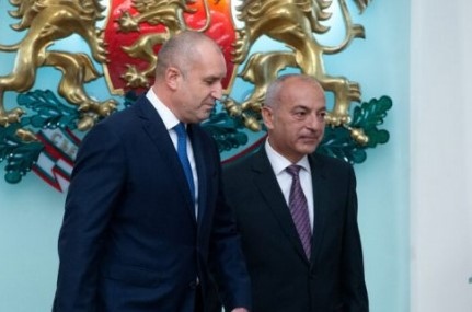 Държавният глава Румен Радев подписа указ за назначаването на Гълъб