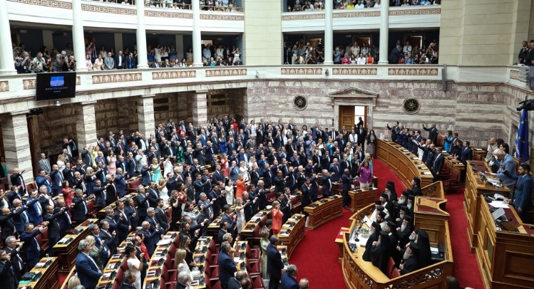 Новият гръцки парламент, излъчен на изборите на 25 юни, положи