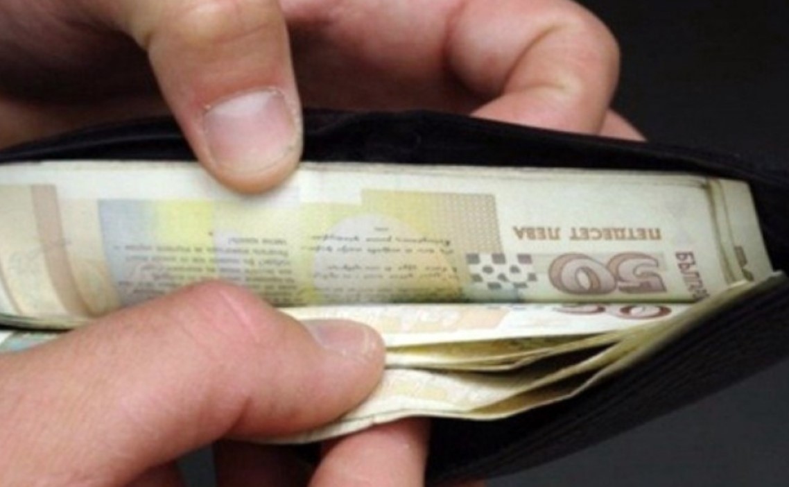 Безработицата намалява а средната заплата се увеличава показват последните данни