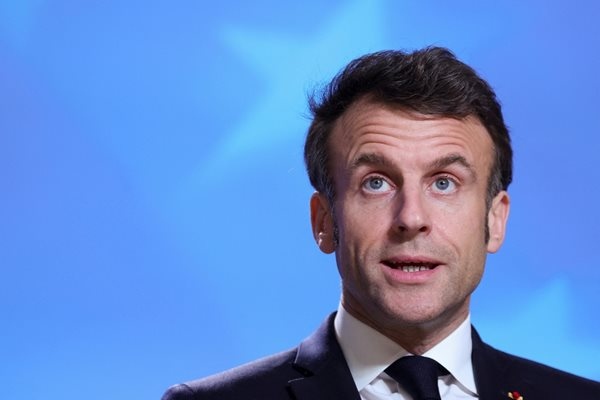 Френският президент Еманюел Макрон се сблъсква със сериозни предизвикателства в