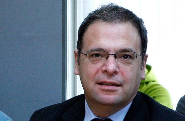 Министърът на околната среда и водите Юлиян Попов предложи да