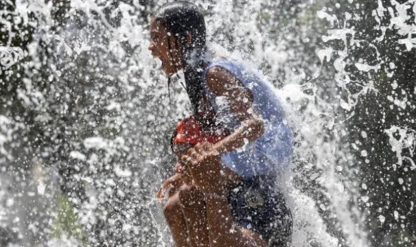 Рекордни температури на много места по света В понеделник метеоролозите