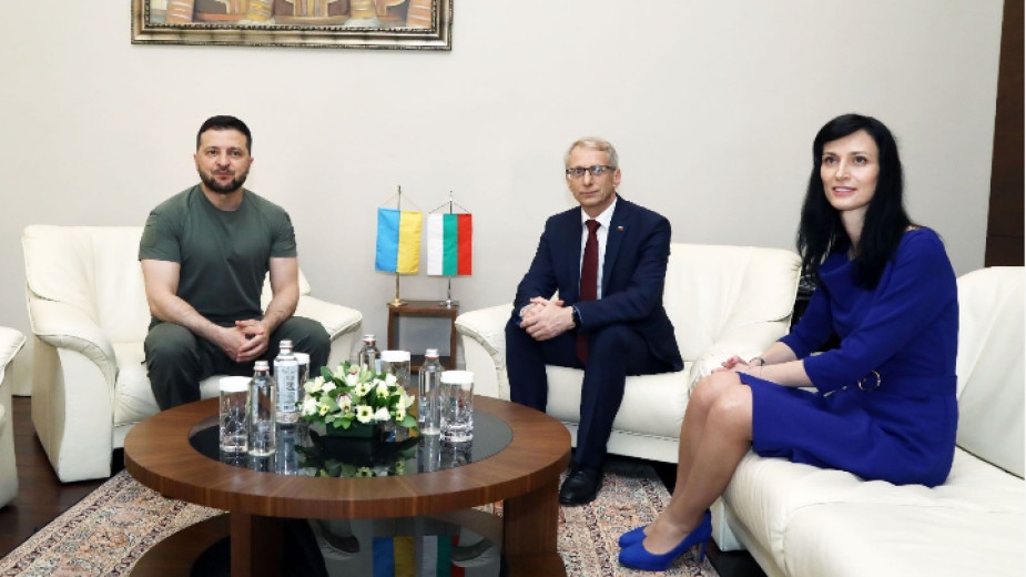 Започна срещата на премиера Николай Денков и вицепремиера и външен