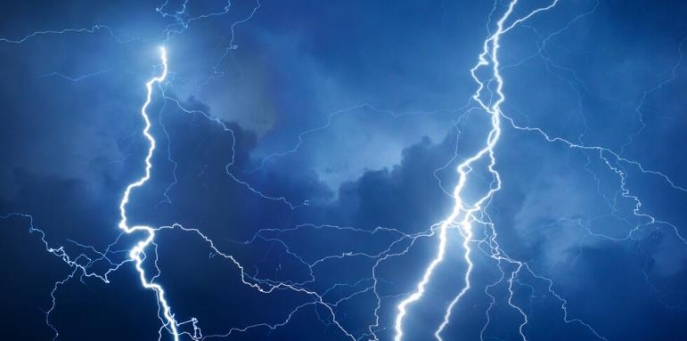 Ужасяваща гръмотевична буря се разрази в София по време на
