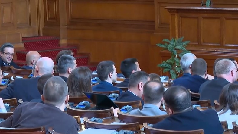 Депутатите отхвърлиха предложението да има референдум за еврото С 68