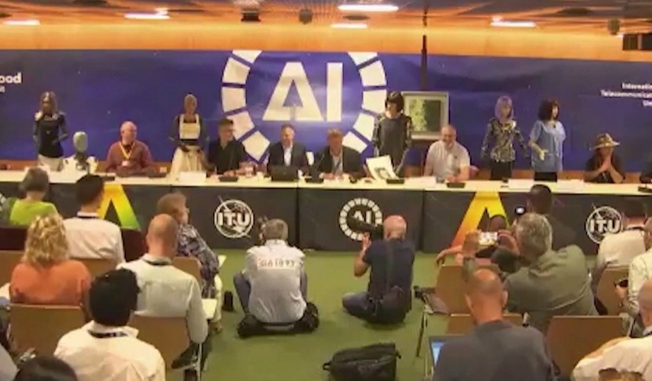 За пръв път в света – девет хуманоидни робота дадоха