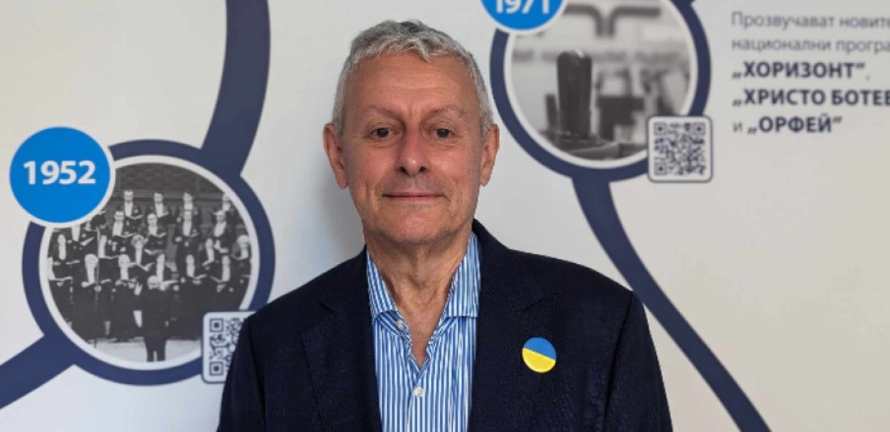 С поканата към президента на Украйна Володимир Зеленски правителството върна