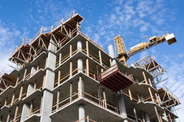 Инвеститори искат инфлационна такса до 50 за довършване на сградата