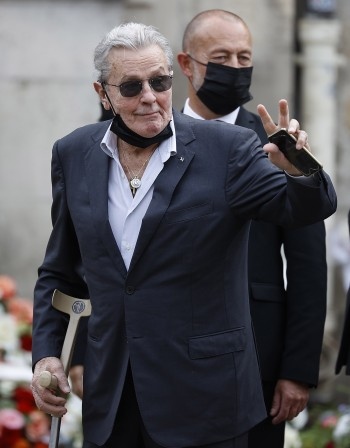 Фамилията Делон отново е в центъра на вниманието на френските