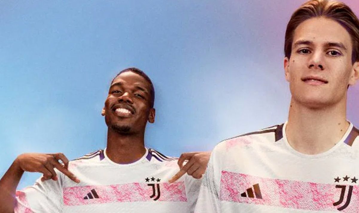 Халфът на Ювентус Пол Погба продължава да подхранва спекулациите че