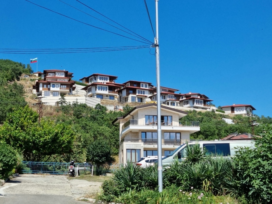 Известните бизнесмени Динко и Йордан Диневи Братя Диневи построиха първите