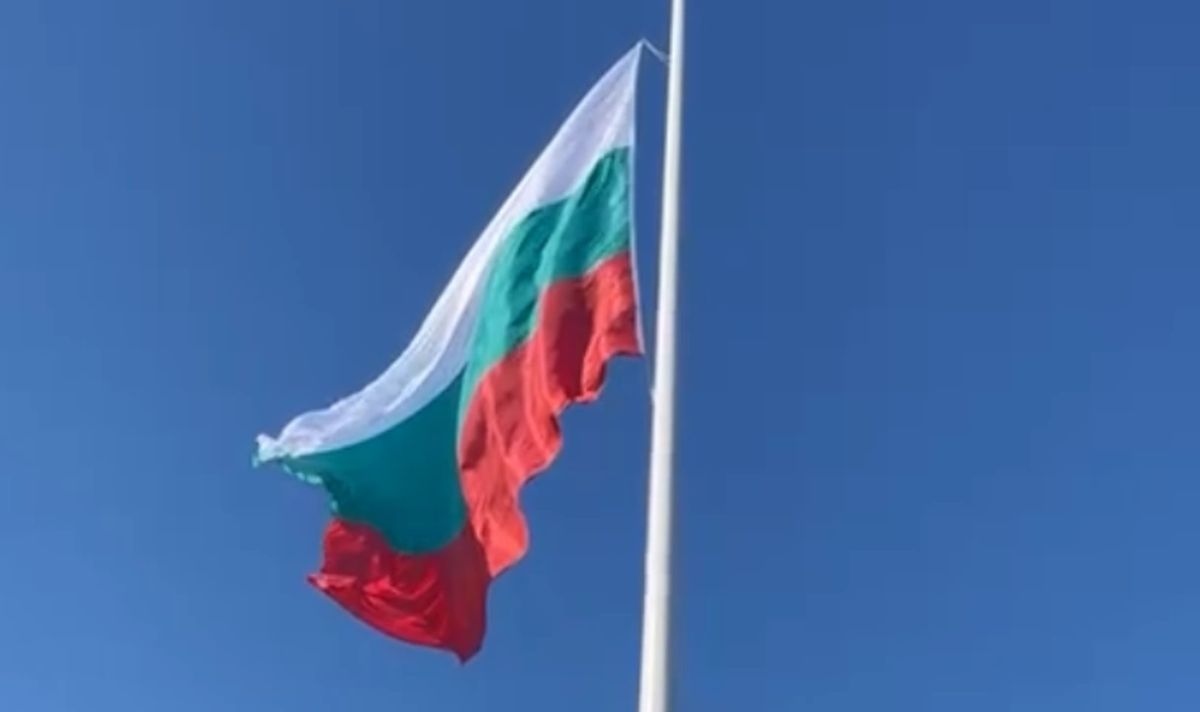 Пилонът в Рожен вече има знаме. Българският трибагреник беше издигнат