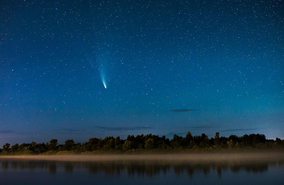 Ярка светлина в небето над страната и последващ тътен стресна