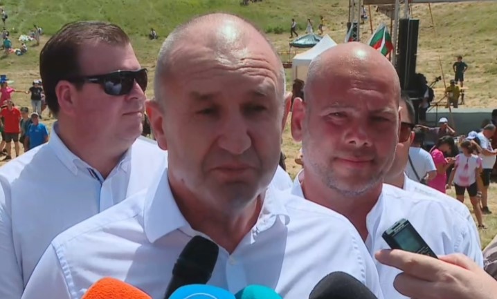 В критични времена българските управляващи нямат собствено мислене мнение и