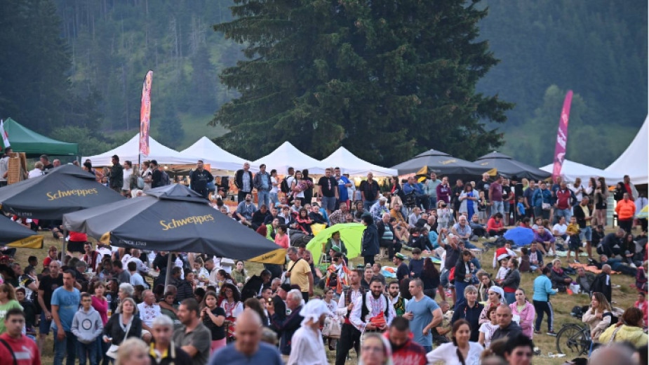 Десетки хиляди се събраха на Роженския събор където предстои  кулминацията