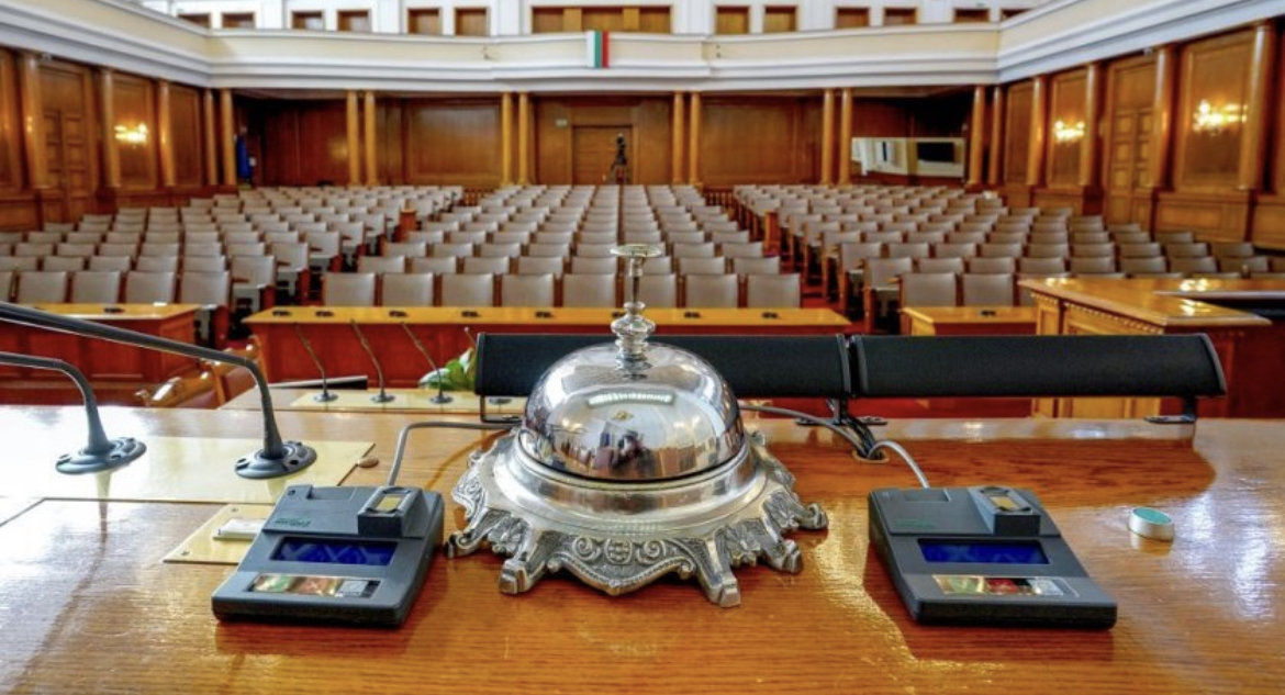 Сайтът на прламента вече работи след като достъпът до него