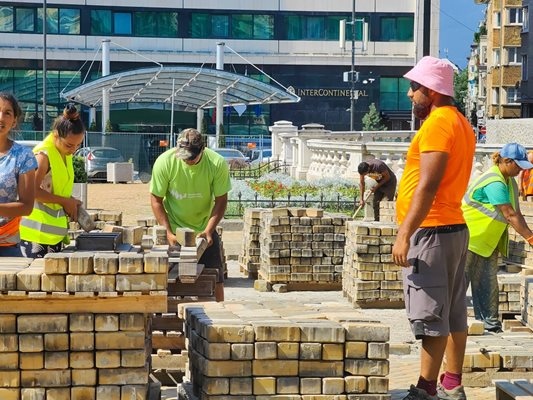 Ремонт на ремонта  Започва пренареждането на жълтите павета в центъра на