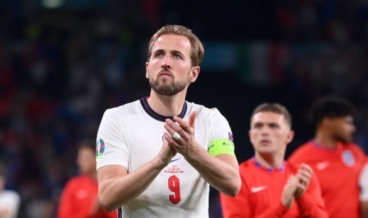 Бъдещето на нападателя на Тотнъм Хари Кейн продължава да виси