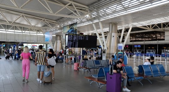 Трагичен инцидент на летище София Мъж почина малко след като